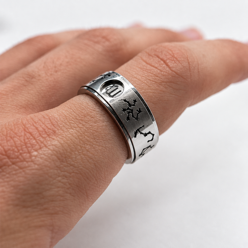 Bague anti-stress anneau tournant Constellation, anneau tournant gravé de constellations et d’un médaillon, portée au doigt