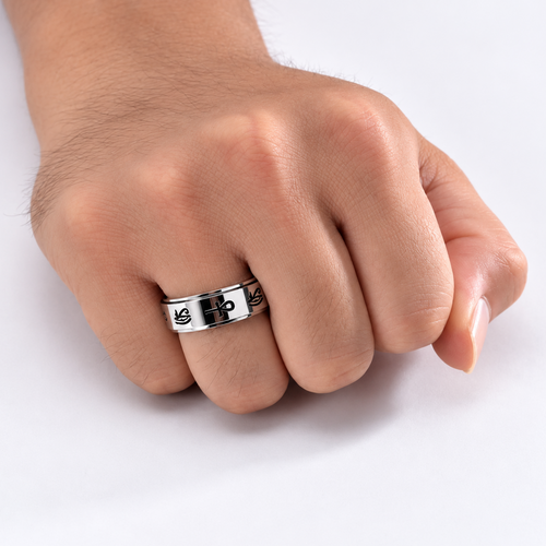 Bague anti-stress anneau tournant Horus, anneau tournant gravé de l’œil d’Horus et de croix ankh, portée au doigt