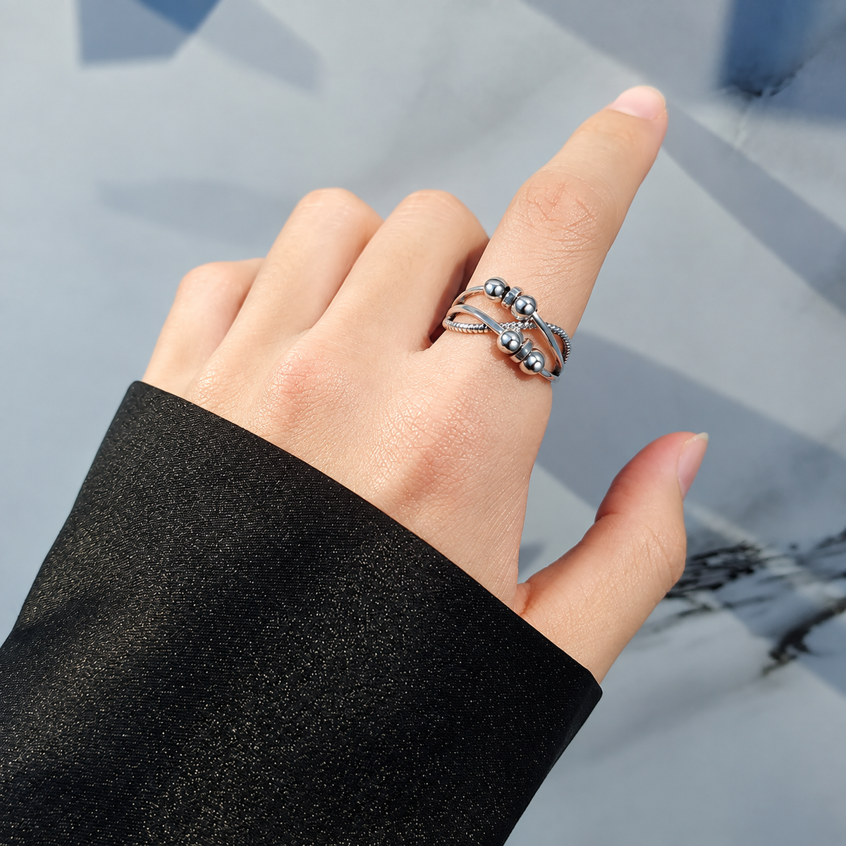 Bague anti-stress bille Croix, anneaux croisés à rang perlé, billes et rondelles mobiles, portée au doigt