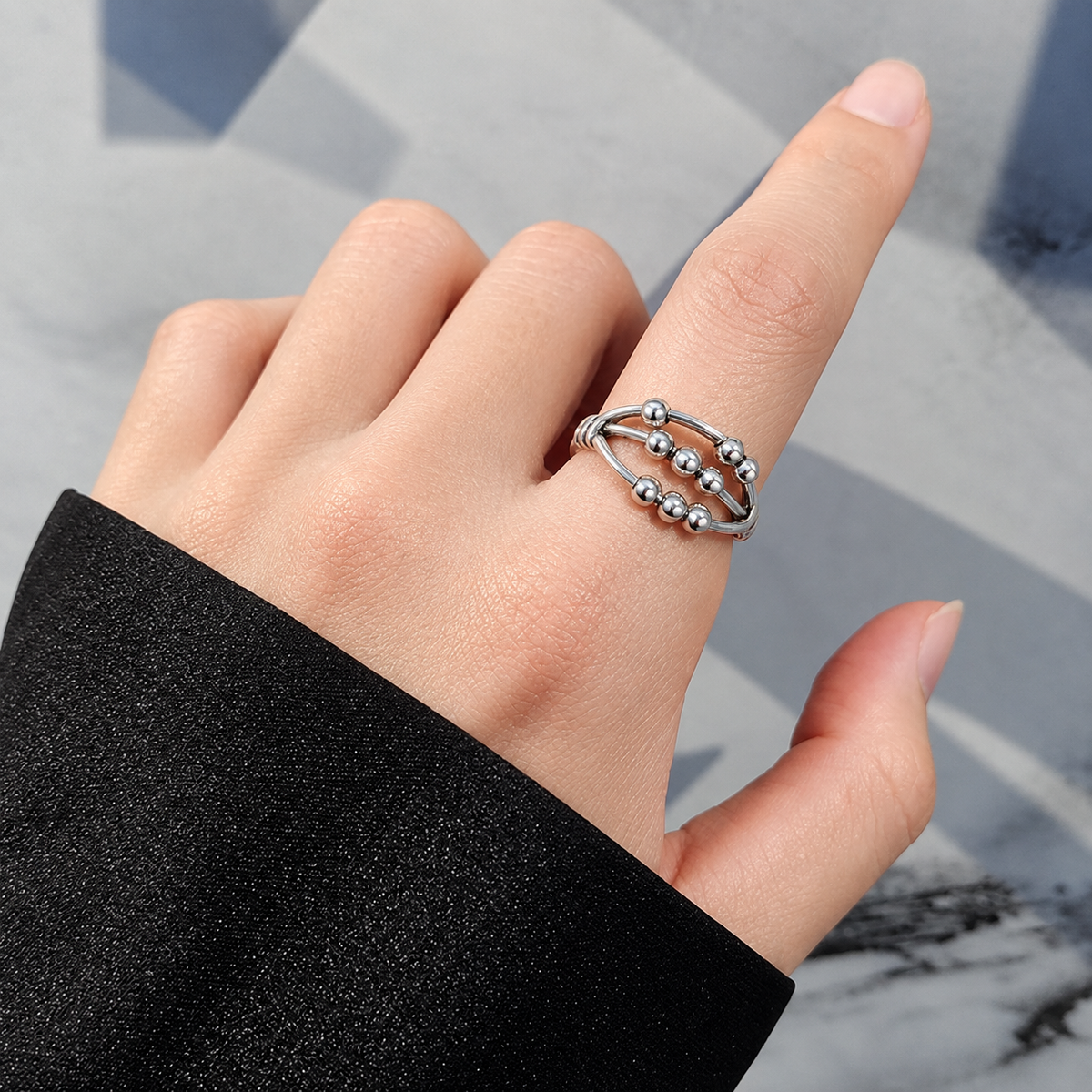 Bague anti-stress bille Triple, triple rang avec rang perlé, bille et rondelles mobiles, portée au doigt