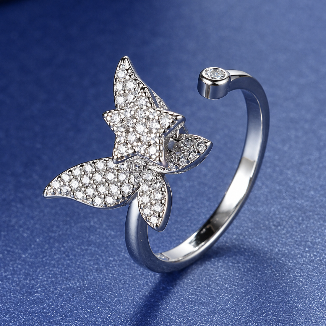 Bague anti-stress rotative Étoile Ailé argentée, papillon pavé surmonté d’une étoile pavée