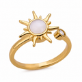 Bague anti-stress rotative Soleil Envoûtant dorée, soleil aux rayons ciselés et cabochon blanc