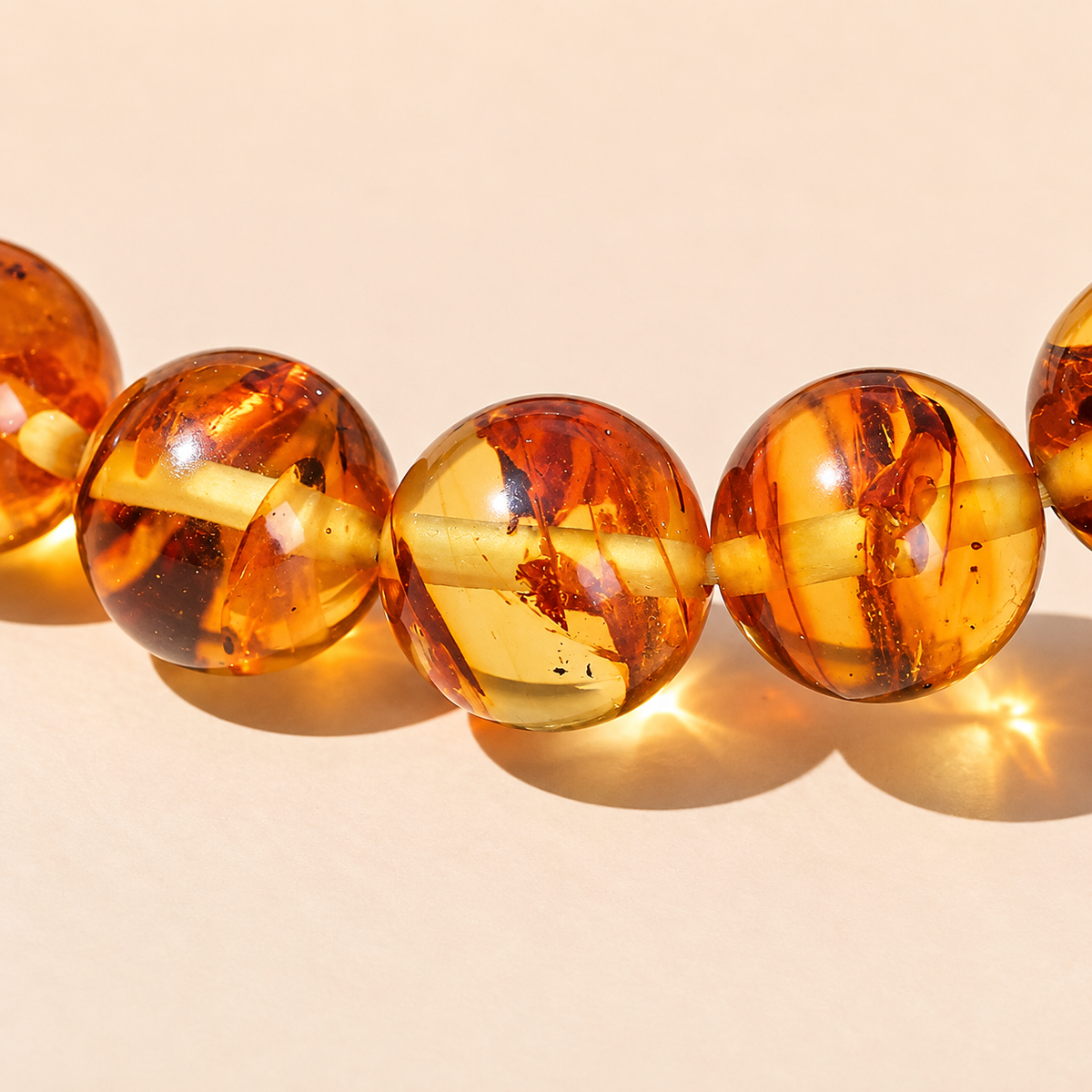 Bracelet Ambre Cire d'Abeille, perles rondes d’ambre couleur miel à inclusions