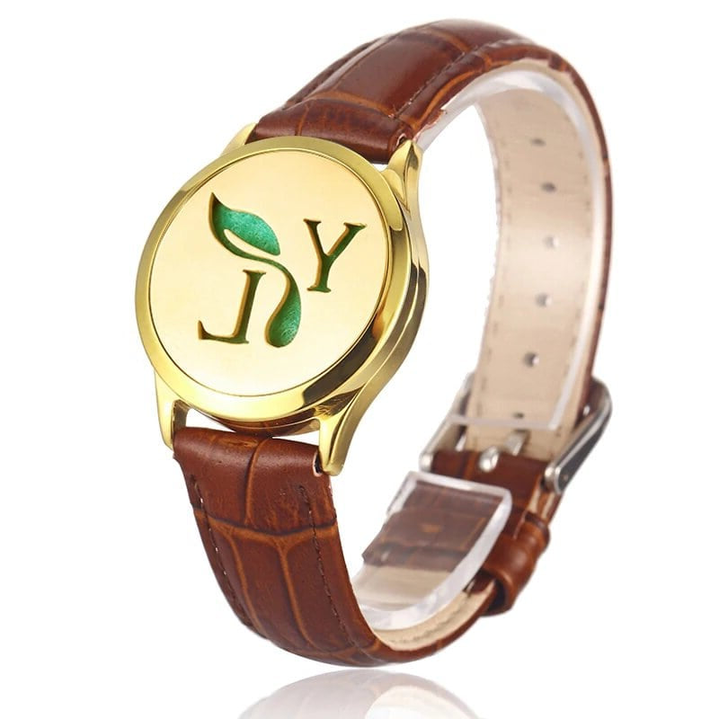 Bracelet diffuseur huile essentielle cuir marron YL doré, médaillon monogramme YL et feuille sur bracelet en cuir marron