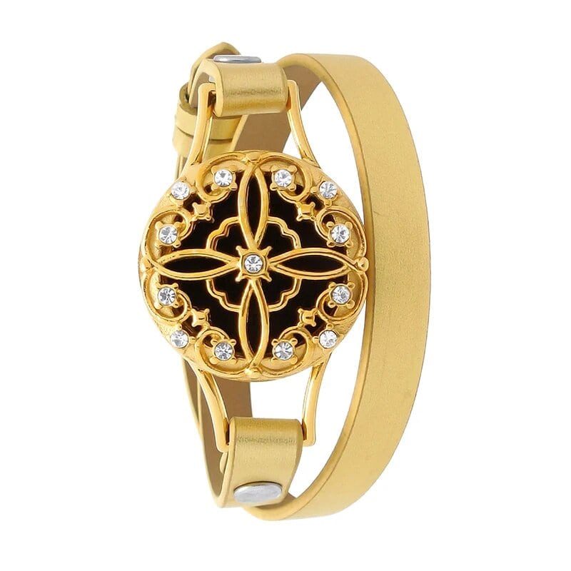 Bracelet diffuseur huile essentielle Flora doré, médaillon filigrane à rosace sertie de cristaux sur double tour de cuir