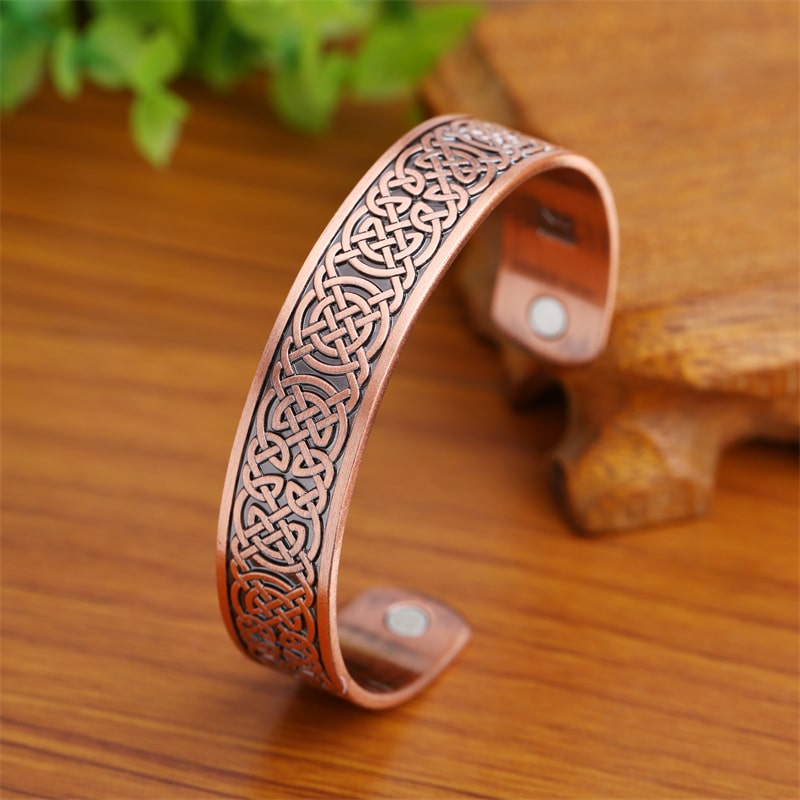 Bracelet magnétique Celtique, jonc ouvert en cuivre gravé d’entrelacs celtiques