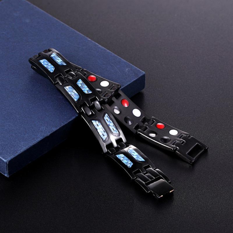 Bracelet magnétique Elyor, maillons noirs incrustés de motifs bleus façon fibre de carbone