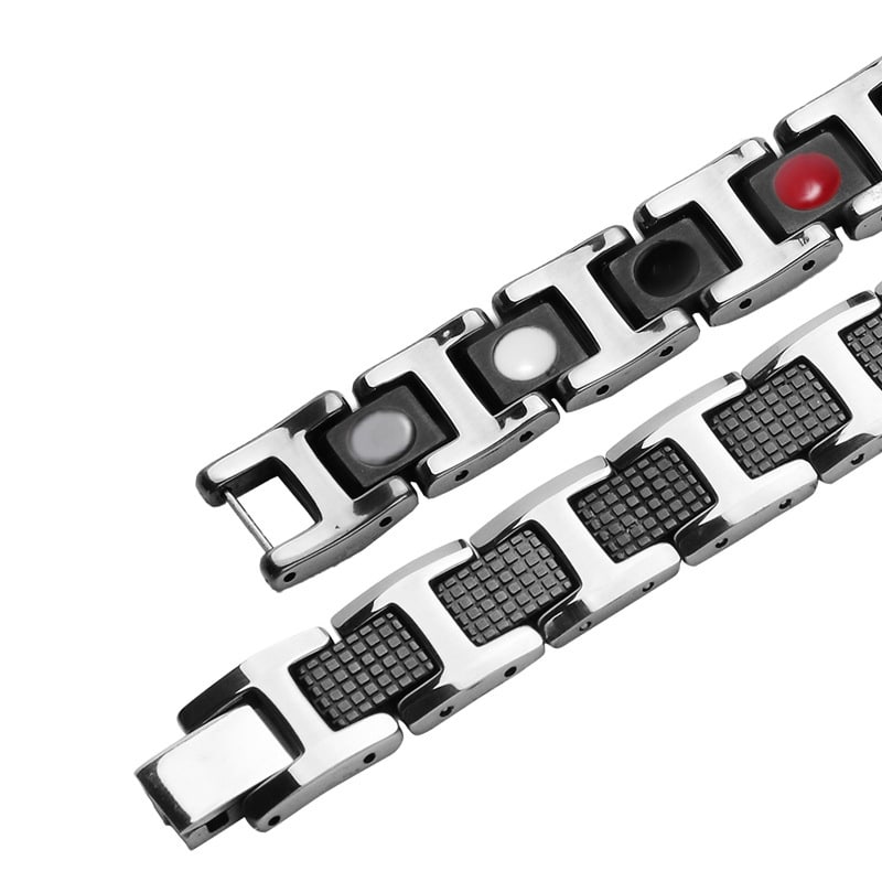 Bracelet magnétique Storm, maillons argentés incrustés de motifs noirs façon fibre de carbone