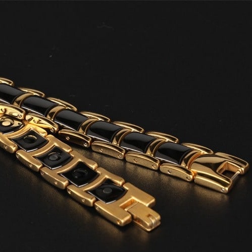 Bracelet magnétique Quilus, maillons dorés incrustés de plaques noires