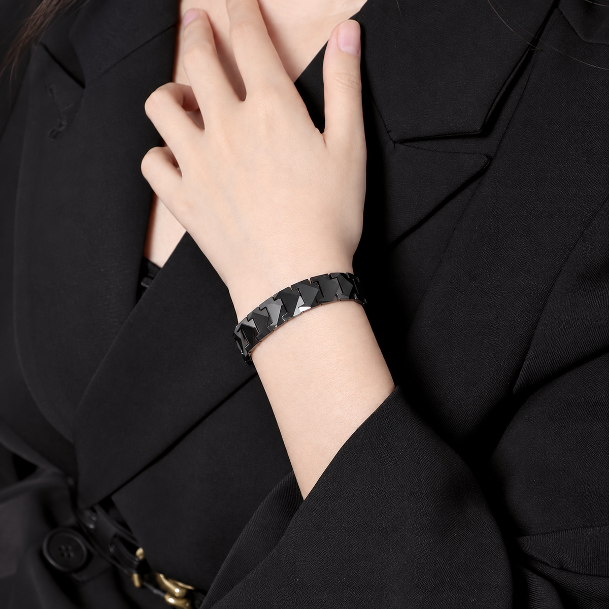 Bracelet Magnétique Tungstène, maillons en carbure de tungstène taillés en chevrons
