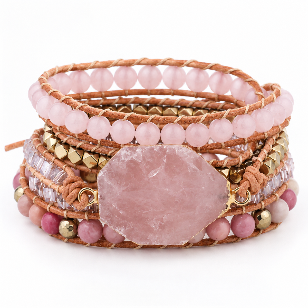 Bracelet Quartz Rose Bohème, bracelet multitour en cuir à bloc de quartz rose brut et perles, porté au poignet
