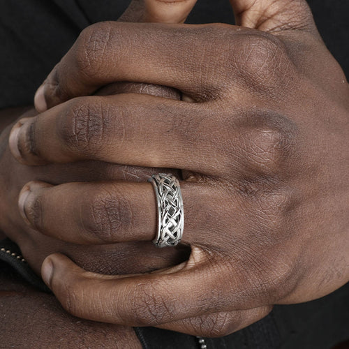 Bague anti-stress anneau tournant Enchaîné argentée, anneau tournant à entrelacs celtique tressé en relief, portée au doigt